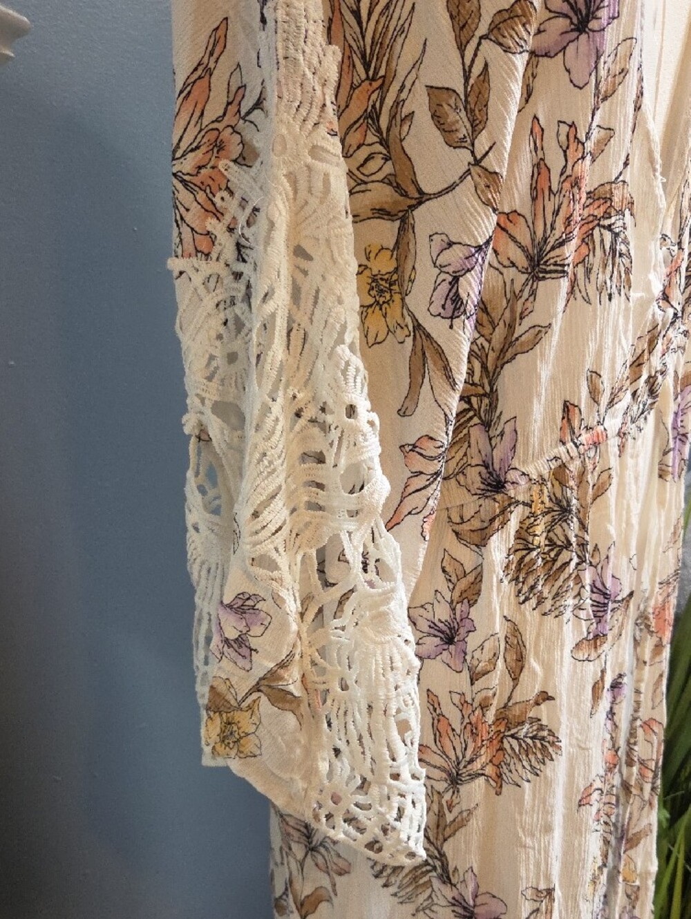 Floral Lace-Trim Long Kimono - Size Medium - Picture 4 of 8